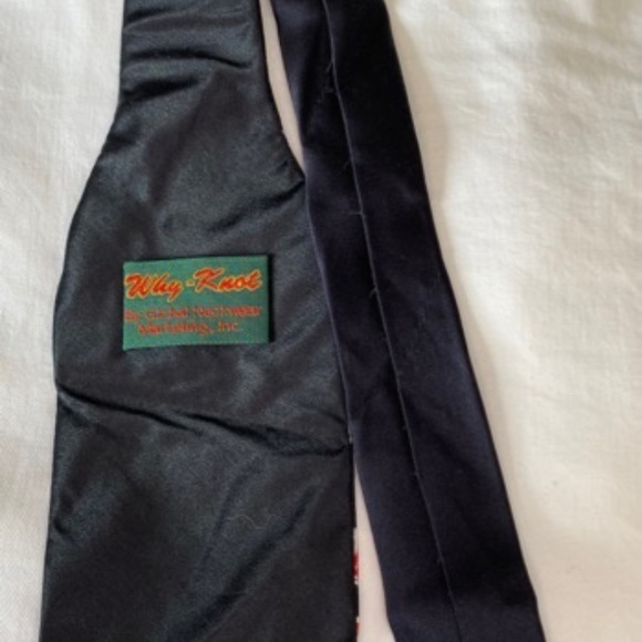 Vintage Budweiser Bottle Shape Bottle Cap Silk‎ tie - Picture 5 of 5